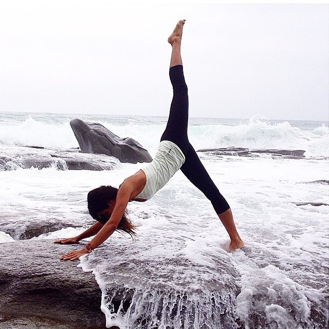 Wow!! Now this is an inspiration for an incredible body-soul workout!! Stunning image of @biancamaycheah – definitely gonna have to recreate this move next time I’m at the beach!! #vlxfit #fitness #wellness #health