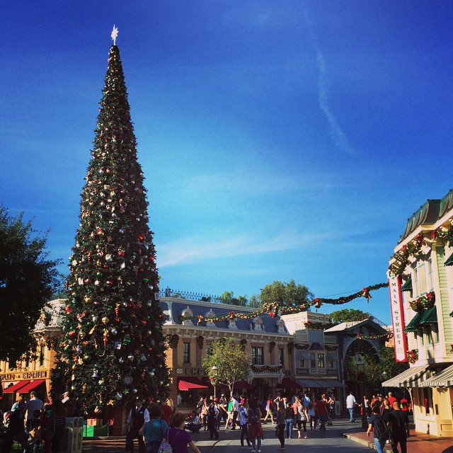 Woke up and found myself in #Disneyland!! #MerryChristmas!!